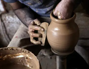Clay vase making process in Avanos