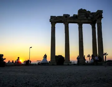 Rovine dell'antica città di Side sul Mediterraneo ad Antalya