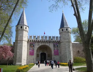Istanbul Old City tour with mosque and palace views