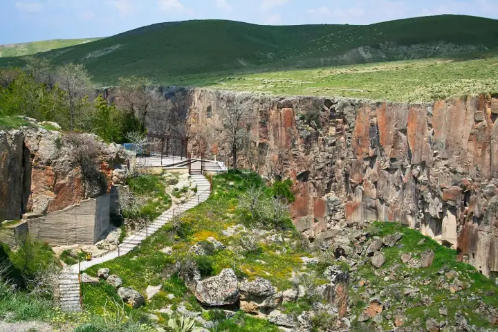 Caminata por el canon de Ihlara Valley en el Tour Verde de Cappadocia