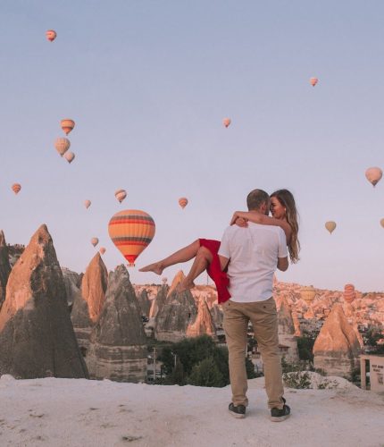 Family walking among fairy chimneys and balloons