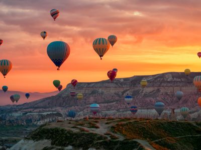 Sunrise hot air balloons over Goreme valley